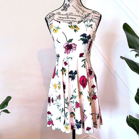 Old Navy Floral Sleeveless Dress. Size Medium. Great Condition - Picture 1 of 10